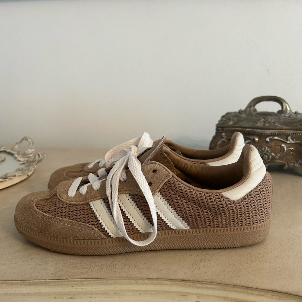 Adidas Sambas size 6 women